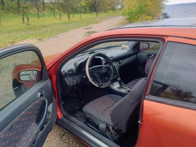 Мерседес Ц-Класс 2002 в Запорожье на Automoto.ua Красный Мерседес Ц-Класс, объемом двигателя 2.3 л и пробегом 220 тыс. км за 4100 $, фото 1 на Automoto.ua