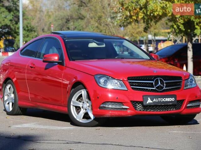 Мерседес Ц-Класс 2014 в Киеве на Automoto.ua Красный Мерседес Ц-Класс, объемом двигателя 1.8 л и пробегом 192 тыс. км за 12000 $, фото 1 на Automoto.ua