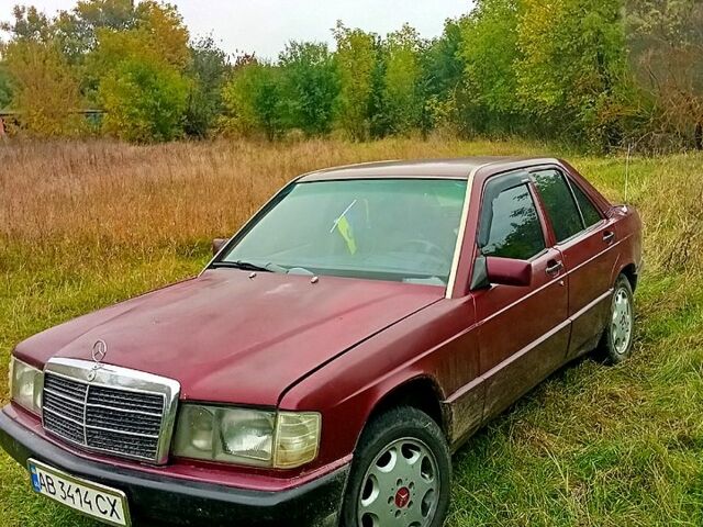 Червоний Мерседес Ц-Клас, об'ємом двигуна 2.5 л та пробігом 500 тис. км за 1800 $, фото 1 на Automoto.ua