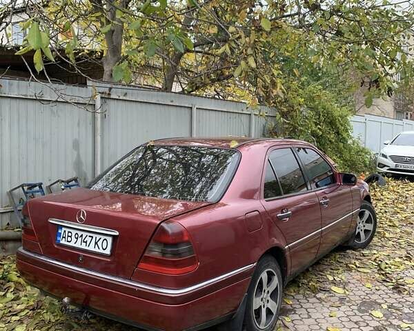 Червоний Мерседес Ц-Клас, об'ємом двигуна 2.5 л та пробігом 100 тис. км за 2700 $, фото 1 на Automoto.ua