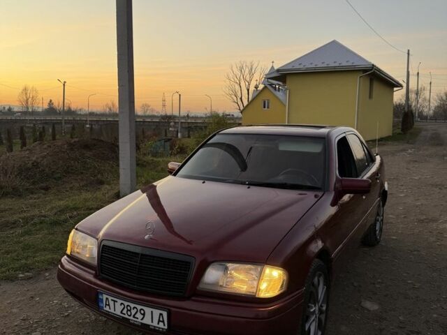Червоний Мерседес Ц-Клас, об'ємом двигуна 2 л та пробігом 370 тис. км за 2600 $, фото 1 на Automoto.ua