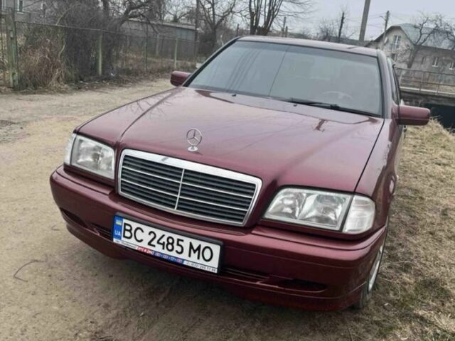 Красный Мерседес Ц-Класс, объемом двигателя 1.8 л и пробегом 187 тыс. км за 4500 $, фото 1 на Automoto.ua