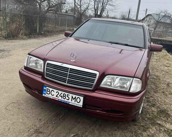 Красный Мерседес Ц-Класс, объемом двигателя 1.8 л и пробегом 187 тыс. км за 4500 $, фото 1 на Automoto.ua