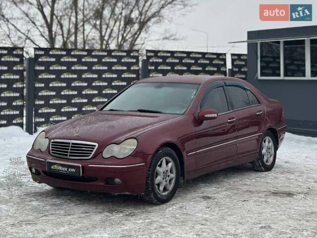Красный Мерседес Ц-Класс, объемом двигателя 1.99 л и пробегом 233 тыс. км за 3400 $, фото 1 на Automoto.ua
