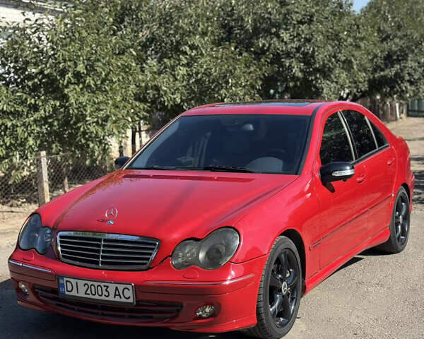 Червоний Мерседес Ц-Клас, об'ємом двигуна 1.8 л та пробігом 317 тис. км за 6000 $, фото 1 на Automoto.ua