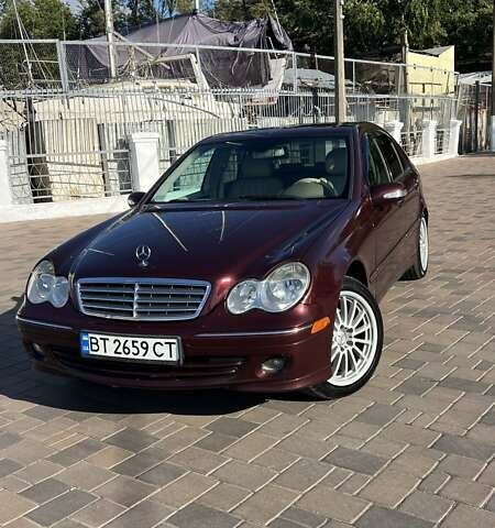 Червоний Мерседес Ц-Клас, об'ємом двигуна 3 л та пробігом 190 тис. км за 8000 $, фото 1 на Automoto.ua