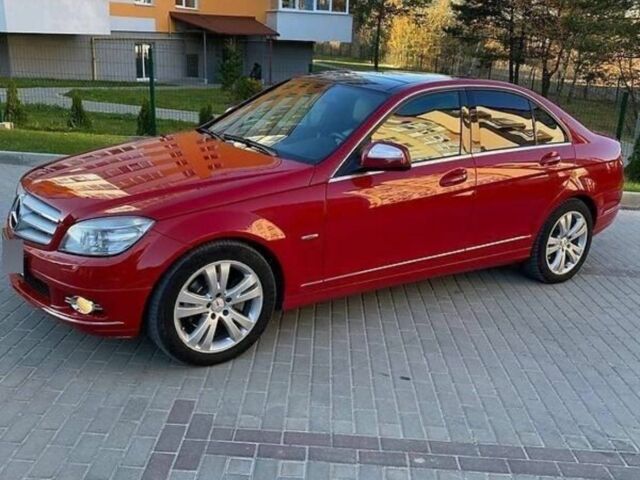 Червоний Мерседес Ц-Клас, об'ємом двигуна 2 л та пробігом 230 тис. км за 9300 $, фото 1 на Automoto.ua