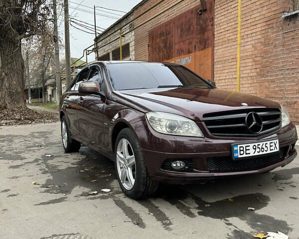 Червоний Мерседес Ц-Клас, об'ємом двигуна 3 л та пробігом 187 тис. км за 9500 $, фото 1 на Automoto.ua