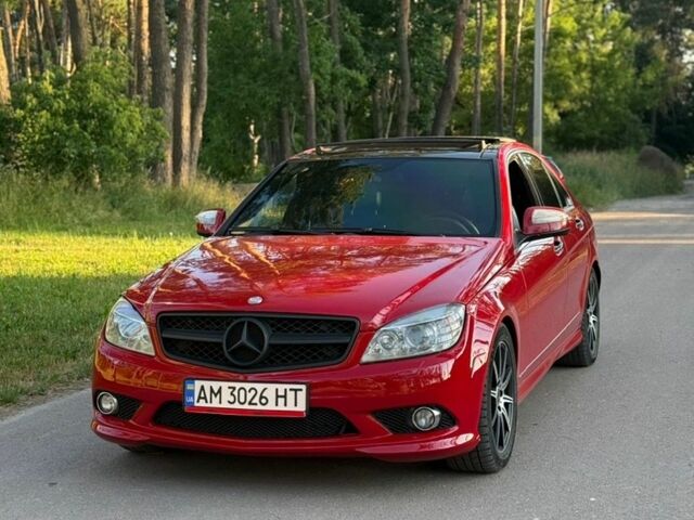 Червоний Мерседес Ц-Клас, об'ємом двигуна 3 л та пробігом 280 тис. км за 7200 $, фото 1 на Automoto.ua