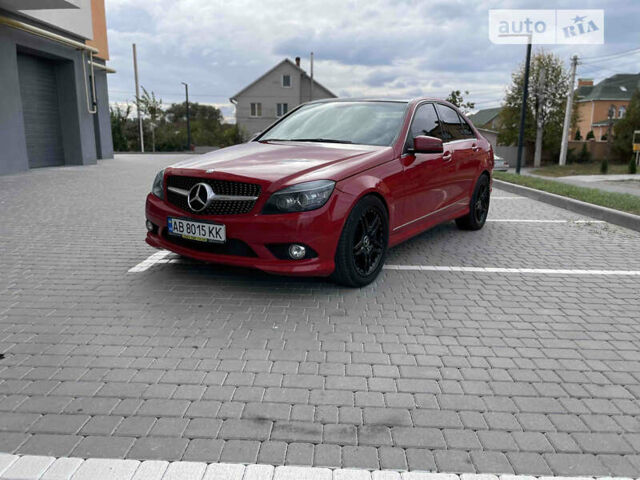 Красный Мерседес Ц-Класс, объемом двигателя 3 л и пробегом 192 тыс. км за 10200 $, фото 1 на Automoto.ua