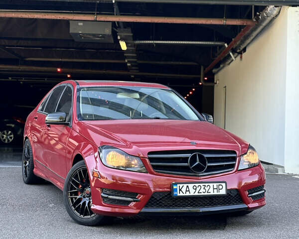 Красный Мерседес Ц-Класс, объемом двигателя 1.8 л и пробегом 199 тыс. км за 11150 $, фото 1 на Automoto.ua