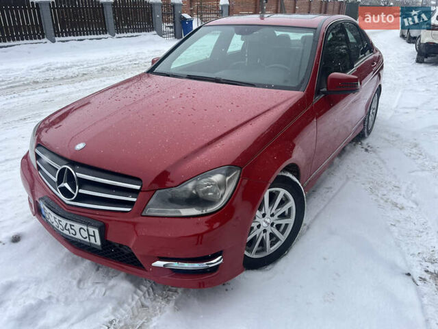 Красный Мерседес Ц-Класс, объемом двигателя 1.8 л и пробегом 147 тыс. км за 13000 $, фото 1 на Automoto.ua