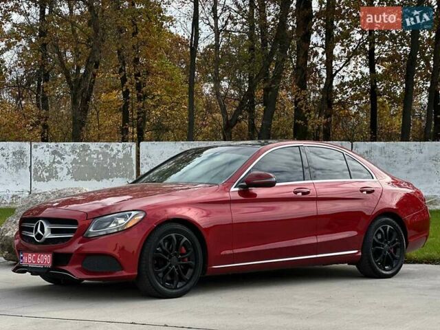 Красный Мерседес Ц-Класс, объемом двигателя 2 л и пробегом 182 тыс. км за 15900 $, фото 1 на Automoto.ua