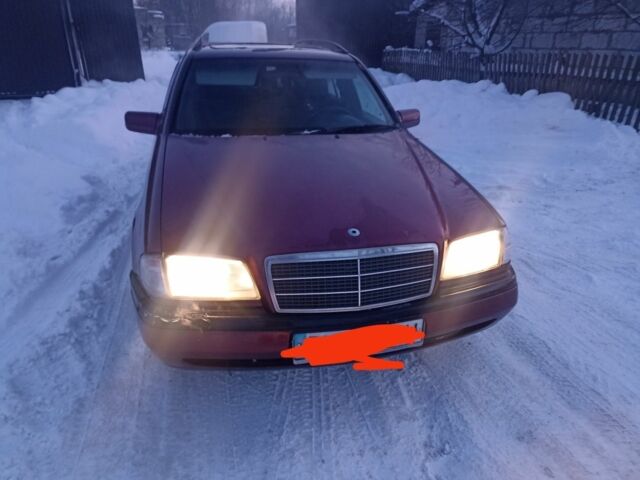 Красный Мерседес Ц-Класс, объемом двигателя 0 л и пробегом 50 тыс. км за 1600 $, фото 1 на Automoto.ua