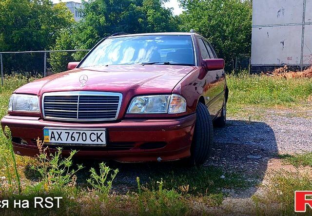 Червоний Мерседес Ц-Клас, об'ємом двигуна 1.8 л та пробігом 324 тис. км за 2500 $, фото 1 на Automoto.ua