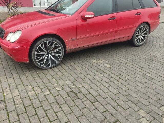 Красный Мерседес Ц-Класс, объемом двигателя 2.2 л и пробегом 234 тыс. км за 2300 $, фото 1 на Automoto.ua