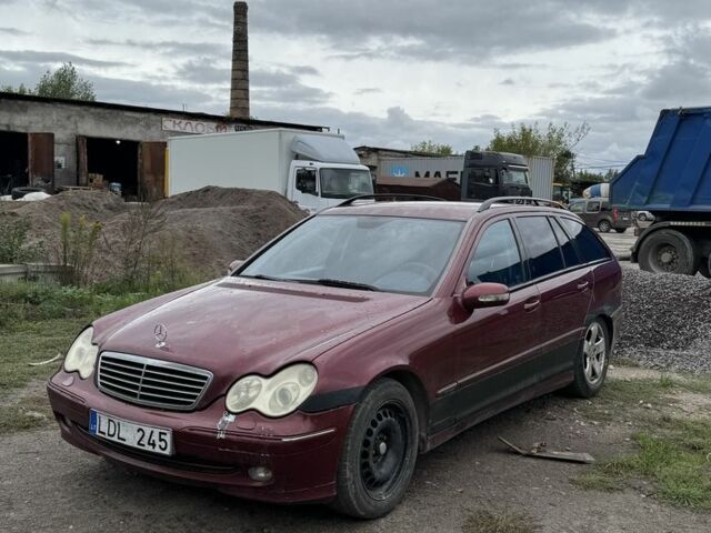 Червоний Мерседес Ц-Клас, об'ємом двигуна 2.2 л та пробігом 300 тис. км за 1706 $, фото 1 на Automoto.ua
