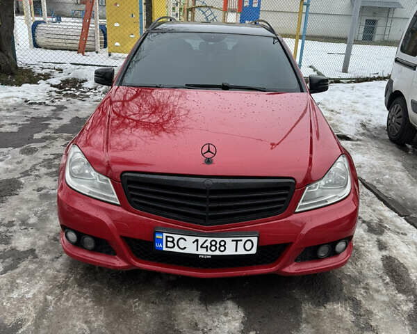 Красный Мерседес Ц-Класс, объемом двигателя 2.14 л и пробегом 390 тыс. км за 9500 $, фото 1 на Automoto.ua