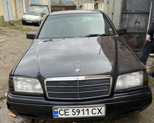 Мерседес Ц-Класс, объемом двигателя 1.8 л и пробегом 300 тыс. км за 2000 $, фото 1 на Automoto.ua