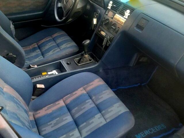 Мерседес Ц-Класс, объемом двигателя 1.9 л и пробегом 0 тыс. км за 3000 $, фото 1 на Automoto.ua