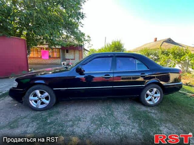 Мерседес Ц-Класс, объемом двигателя 1.8 л и пробегом 166 тыс. км за 2500 $, фото 1 на Automoto.ua