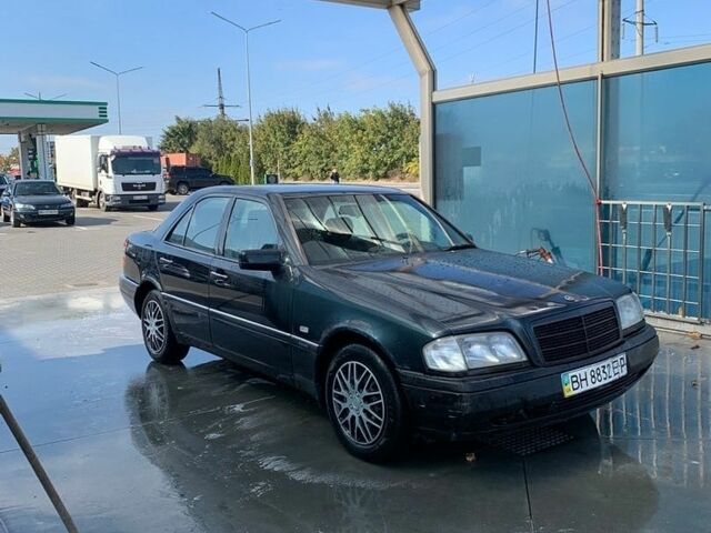 Мерседес Ц-Класс, объемом двигателя 1.8 л и пробегом 229 тыс. км за 2200 $, фото 1 на Automoto.ua
