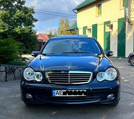 Мерседес Ц-Класс, объемом двигателя 2.2 л и пробегом 257 тыс. км за 6000 $, фото 1 на Automoto.ua