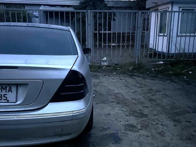 Мерседес Ц-Клас, об'ємом двигуна 2.6 л та пробігом 390 тис. км за 1700 $, фото 1 на Automoto.ua