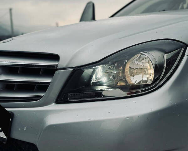 Мерседес Ц-Клас, об'ємом двигуна 3 л та пробігом 260 тис. км за 9900 $, фото 1 на Automoto.ua