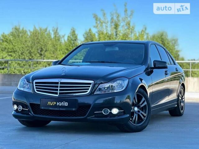 Мерседес Ц-Класс, объемом двигателя 2.2 л и пробегом 206 тыс. км за 12400 $, фото 1 на Automoto.ua