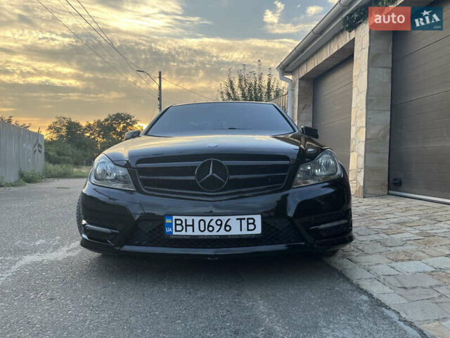 Мерседес Ц-Класс, объемом двигателя 1.8 л и пробегом 205 тыс. км за 15500 $, фото 1 на Automoto.ua