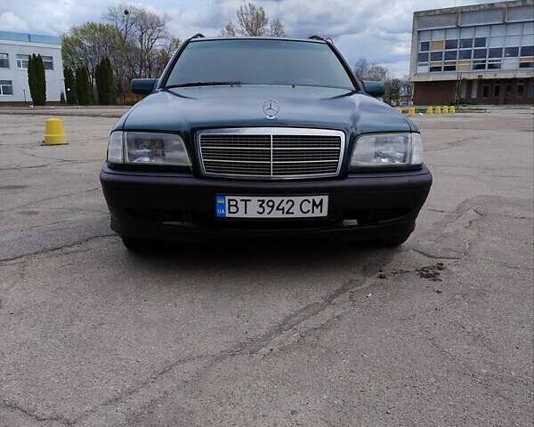 Мерседес Ц-Класс, объемом двигателя 1.8 л и пробегом 330 тыс. км за 2400 $, фото 1 на Automoto.ua