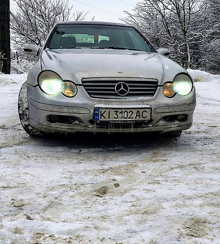 Сірий Мерседес Ц-Клас, об'ємом двигуна 2 л та пробігом 26 тис. км за 2700 $, фото 1 на Automoto.ua
