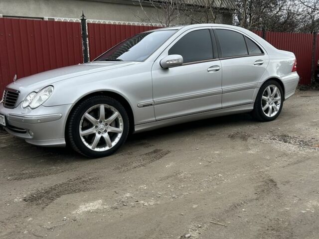 Серый Мерседес Ц-Класс, объемом двигателя 1.8 л и пробегом 198 тыс. км за 6000 $, фото 1 на Automoto.ua