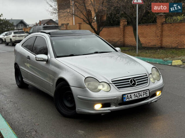 Сірий Мерседес Ц-Клас, об'ємом двигуна 2 л та пробігом 270 тис. км за 2950 $, фото 1 на Automoto.ua