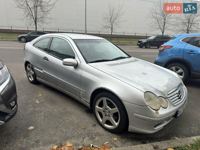 Сірий Мерседес Ц-Клас, об'ємом двигуна 2 л та пробігом 343 тис. км за 3500 $, фото 1 на Automoto.ua
