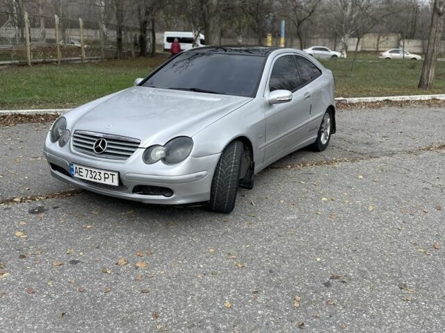 Сірий Мерседес Ц-Клас, об'ємом двигуна 2.1 л та пробігом 398 тис. км за 3800 $, фото 1 на Automoto.ua