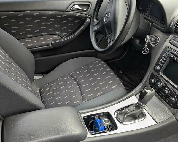 Серый Мерседес Ц-Класс, объемом двигателя 1.8 л и пробегом 200 тыс. км за 5200 $, фото 1 на Automoto.ua