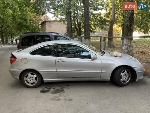 Серый Мерседес Ц-Класс, объемом двигателя 1.8 л и пробегом 279 тыс. км за 3000 $, фото 1 на Automoto.ua