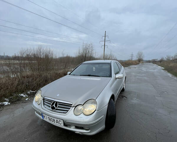 Сірий Мерседес Ц-Клас, об'ємом двигуна 2 л та пробігом 300 тис. км за 3000 $, фото 1 на Automoto.ua