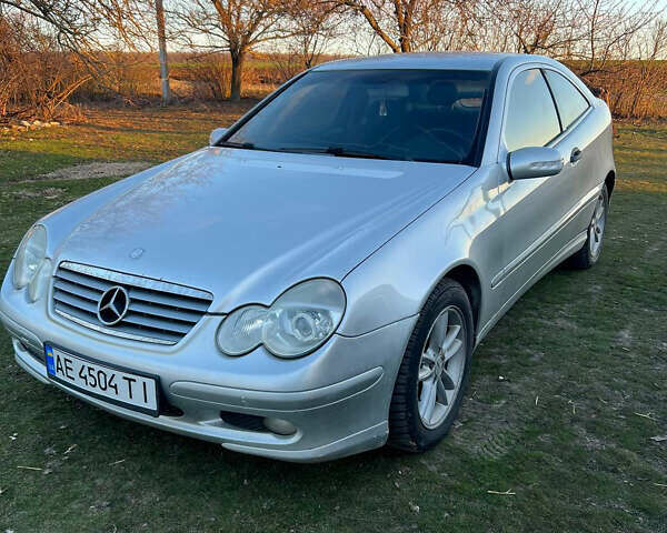 Серый Мерседес Ц-Класс, объемом двигателя 1.8 л и пробегом 450 тыс. км за 5200 $, фото 1 на Automoto.ua