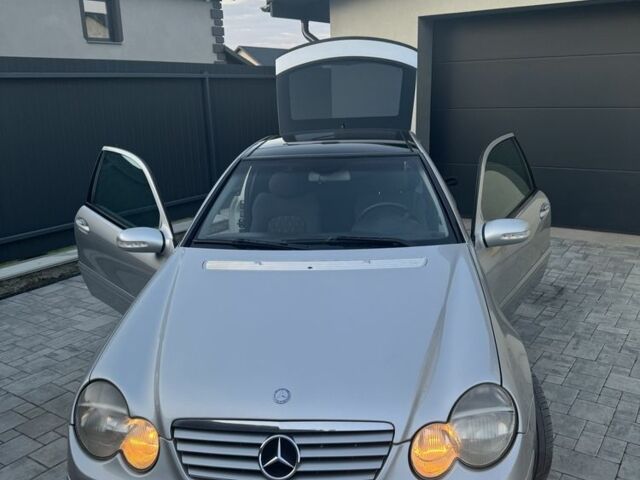 Мерседес Ц-Класс 2003 в Тернополе на Automoto.ua Серый Мерседес Ц-Класс, объемом двигателя 2.1 л и пробегом 260 тыс. км за 5050 $, фото 1 на Automoto.ua