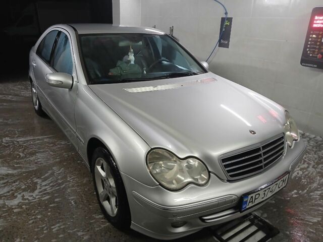 Серый Мерседес Ц-Класс, объемом двигателя 1.8 л и пробегом 348 тыс. км за 6500 $, фото 1 на Automoto.ua