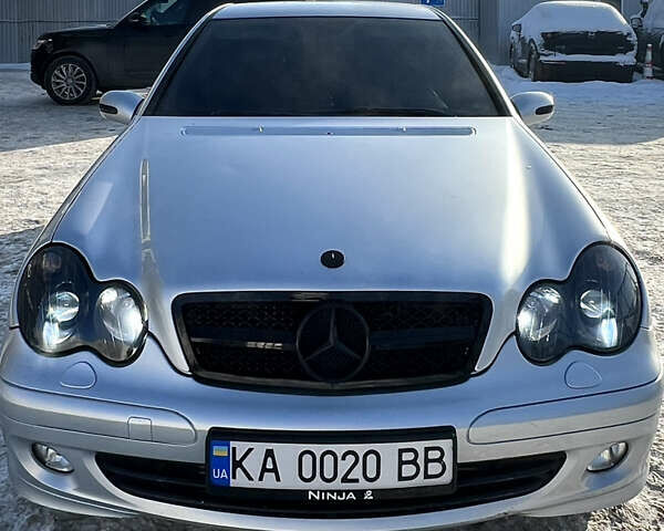 Серый Мерседес Ц-Класс, объемом двигателя 1.8 л и пробегом 307 тыс. км за 8500 $, фото 1 на Automoto.ua