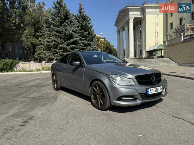 Сірий Мерседес Ц-Клас, об'ємом двигуна 2.2 л та пробігом 233 тис. км за 12900 $, фото 1 на Automoto.ua