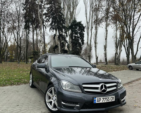 Серый Мерседес Ц-Класс, объемом двигателя 1.8 л и пробегом 260 тыс. км за 13500 $, фото 1 на Automoto.ua