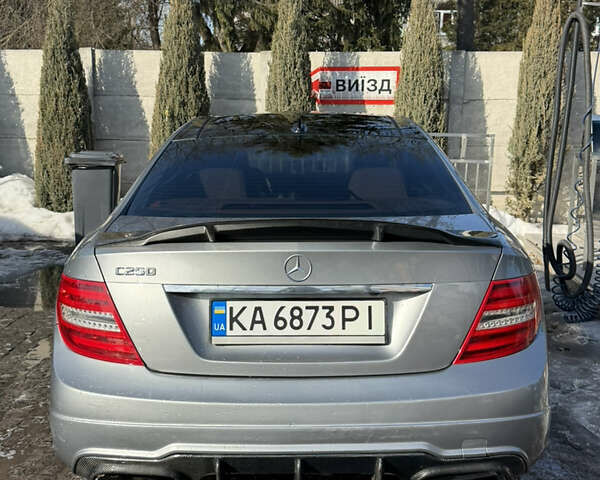 Сірий Мерседес Ц-Клас, об'ємом двигуна 1.8 л та пробігом 152 тис. км за 12300 $, фото 1 на Automoto.ua
