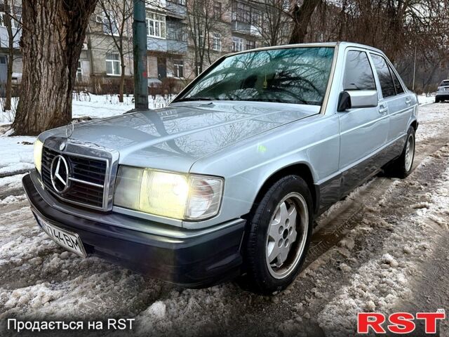 Серый Мерседес Ц-Класс, объемом двигателя 2 л и пробегом 200 тыс. км за 1350 $, фото 1 на Automoto.ua