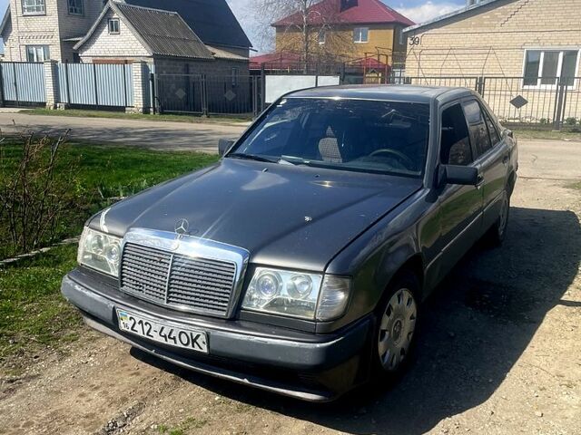Сірий Мерседес Ц-Клас, об'ємом двигуна 2.3 л та пробігом 220 тис. км за 1400 $, фото 1 на Automoto.ua