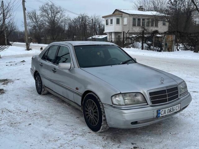 Сірий Мерседес Ц-Клас, об'ємом двигуна 1.8 л та пробігом 400 тис. км за 2500 $, фото 1 на Automoto.ua